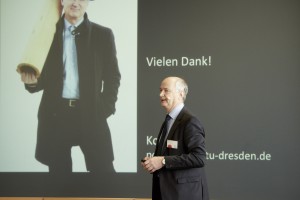Prof. Peer Haller beim Science Slam. © Fraunhofer-Gesellschaft / Fotografie: Jens Heilmann