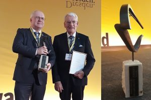 Prof. Manfred Curbach (links im Bild) und Prof. Jürgen Stritzke erhalten den Dresden Congress Award für das 28. Dresdner Brückenbausymposium 2018. 
